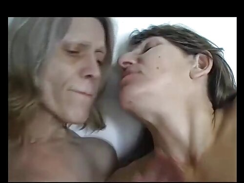 La rubia le dio peli ...